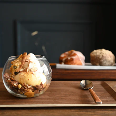 【逗子】常連たちが目当てに通う「鬼助ベニエ」の逗子限定サンドイッチとキャラメルサンデー